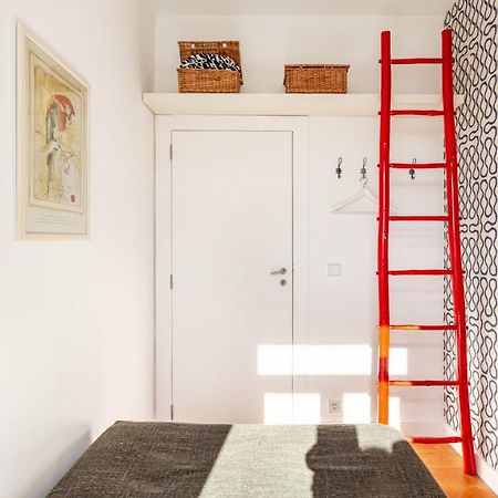 Joivy Chic 2Br Apt In Bairro Alto, 2Mins To Sao Pedro De Alcantara Viewpoint Lisbona Esterno foto