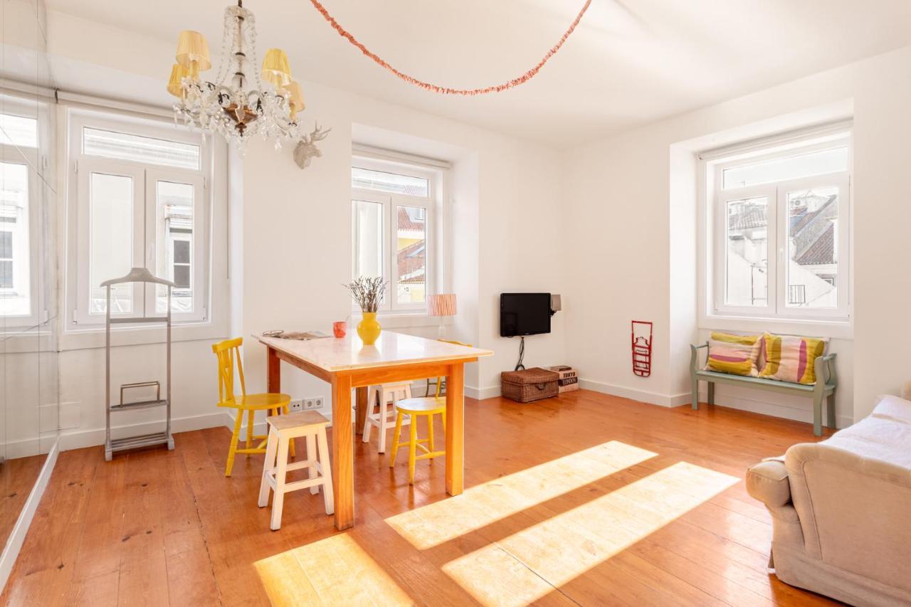 Joivy Chic 2Br Apt In Bairro Alto, 2Mins To Sao Pedro De Alcantara Viewpoint Lisbona Esterno foto