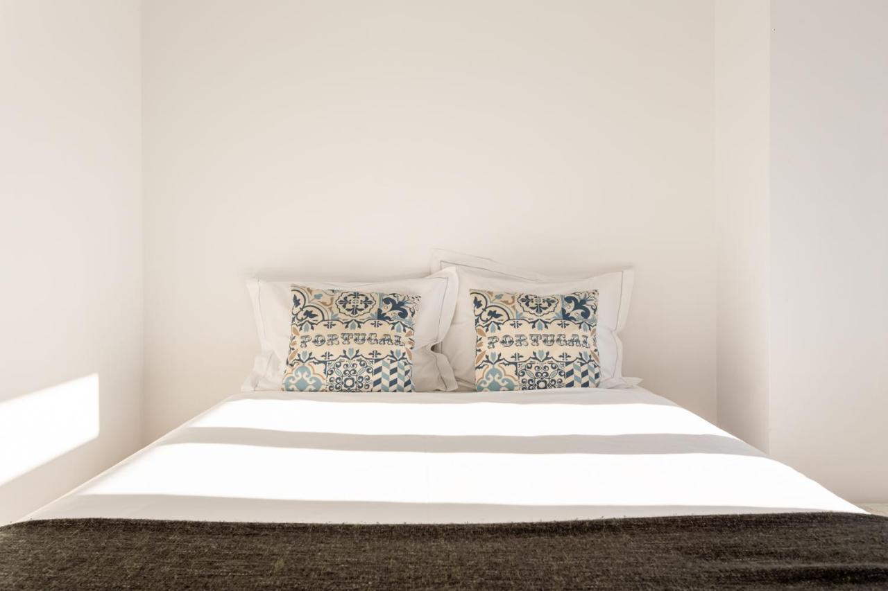 Joivy Chic 2Br Apt In Bairro Alto, 2Mins To Sao Pedro De Alcantara Viewpoint Lisbona Esterno foto
